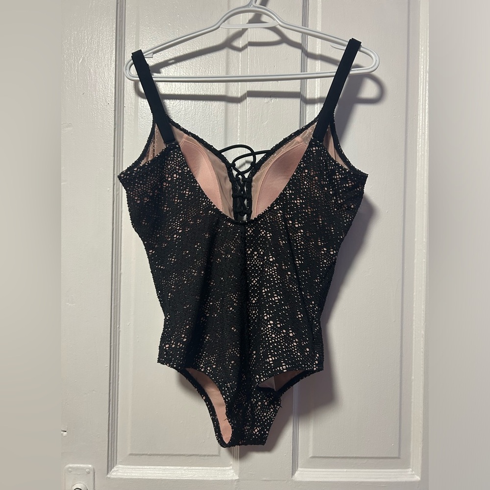 One piece bathing suit - Picture 3 of 4